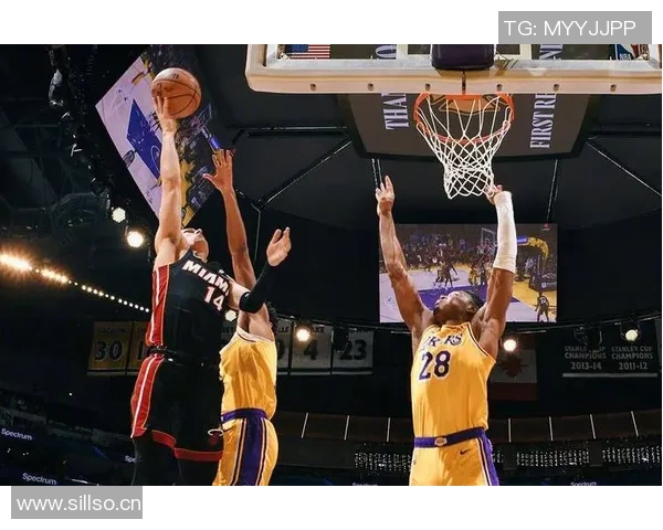 哈克斯三节狂砍27分7篮板湖人曾错失席菲诺的遗憾重现 哈克斯三节狂砍27分7篮板湖人曾错失席菲诺的遗憾重现