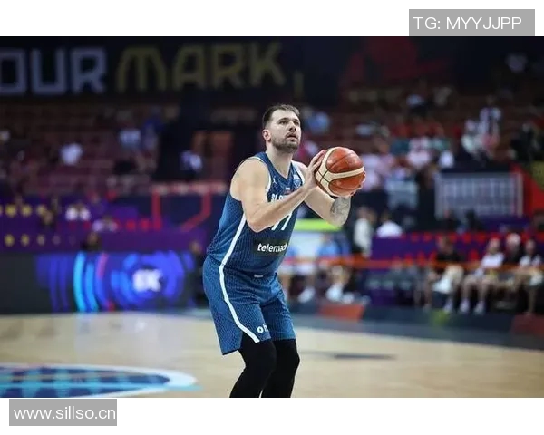 海斯称赞东契奇传球能力与老詹联手将形成强大牵制力