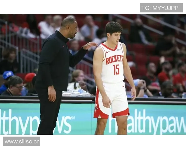 伊森三分球命中率高达579领跑联盟九位球员出手超30次命中率超五成