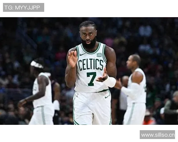 杰伦布朗谈末节反扑时的心态与队友沟通的重要性