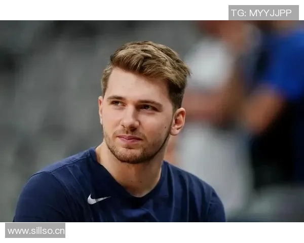 艾顿分享东契奇圣诞礼物喜悦瞬间感谢圣诞老人带来的惊喜